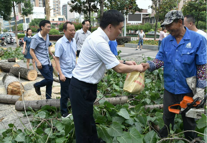 市总全面启动送清凉慰问活动+(2).png