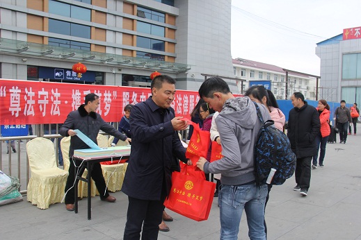 180306利州区为外出务工人员撑起“保护伞” (1).jpg