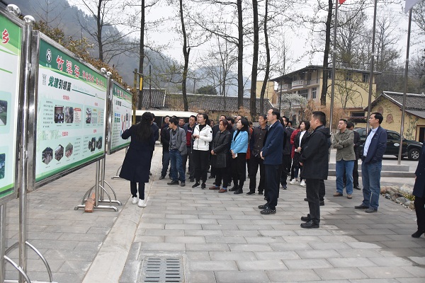 市总工会组织开展脱贫攻坚驻村帮扶学习观摩 (4).JPG