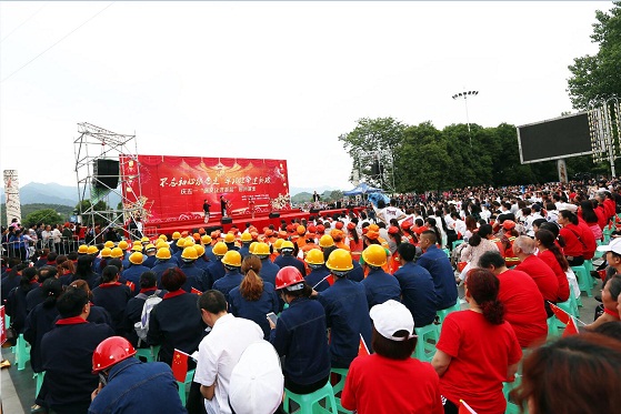市总开展庆五一“送文化进企业（基层）”慰问演出 (2).jpg