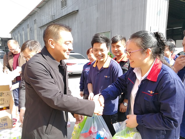 广元工会慰问我市在粤务工人员(3).jpg