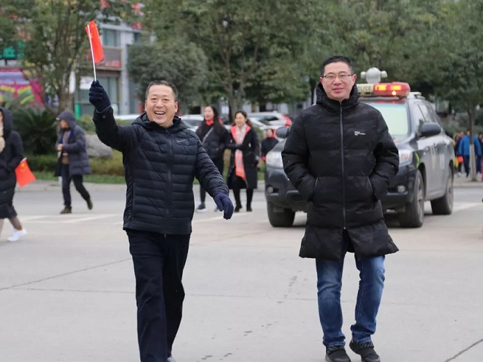 181229广元市举办迎新春全面健身登高活动 (2).jpg