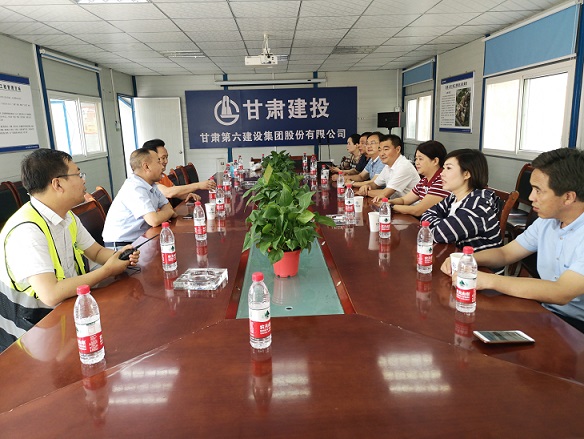 05召开座谈会.jpg