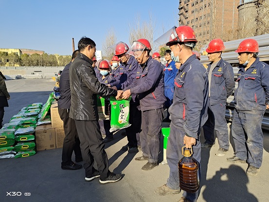 慰问未返乡农民工.jpg