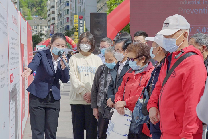 讲解工伤预防知识.jpg