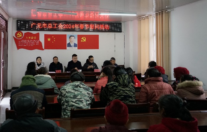 召开座谈会.jpg