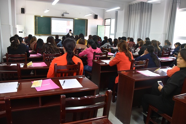 市总工会举办“健康职场幸福女性”专题讲座(2).JPG